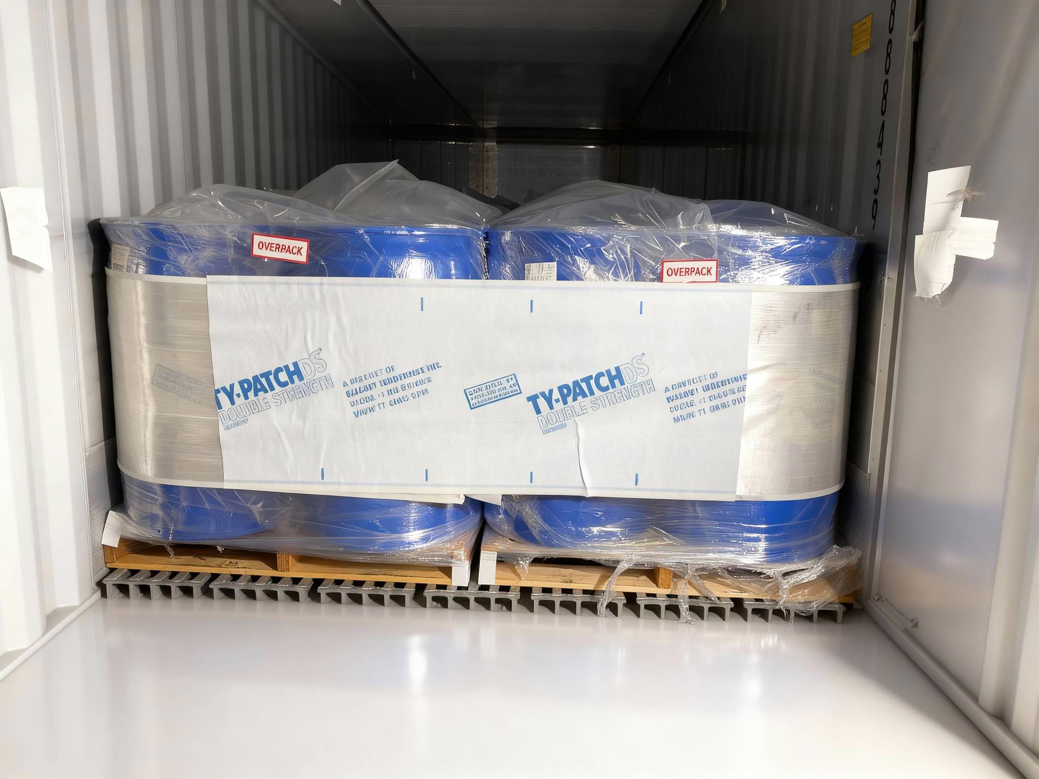 Bagged cargo with central aisle clearance